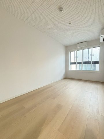 居室・リビング　防音室は防音床、防音壁、防音天井となっており、まさに楽器を演