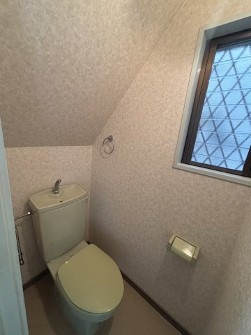 大開通5丁目戸建のトイレ写真