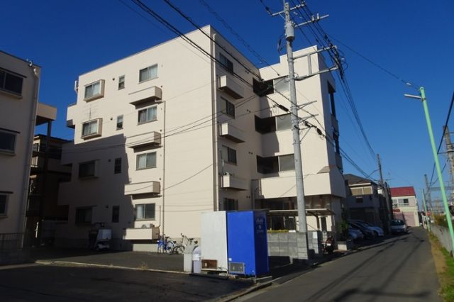 川越市藤原町のマンションの建物外観