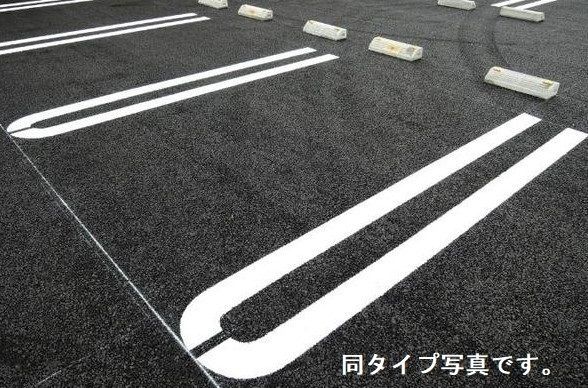 【ソラリアIIの駐車場】