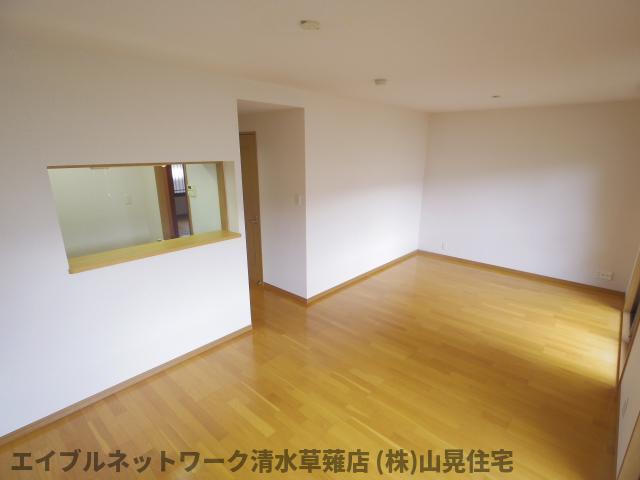 居室・リビング　ゆったり過ごせる居間です