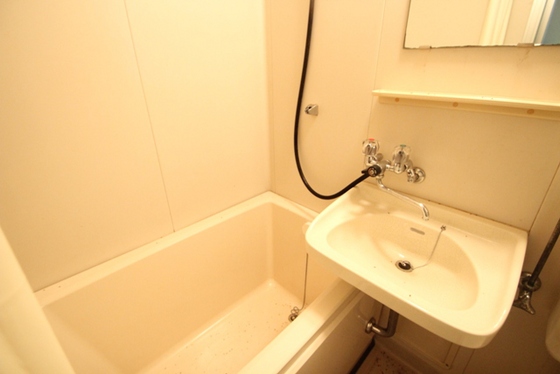 バス・シャワールーム　別部屋の写真です。