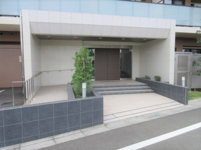 【町田市南町田のマンションのエントランス】