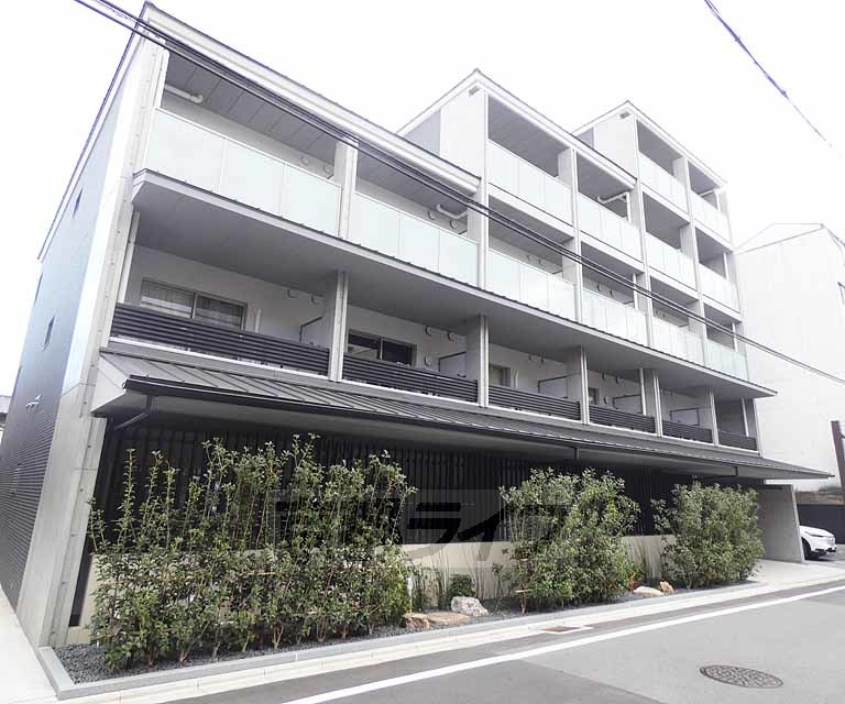 【京都市中京区聚楽廻西町のマンションの建物外観】