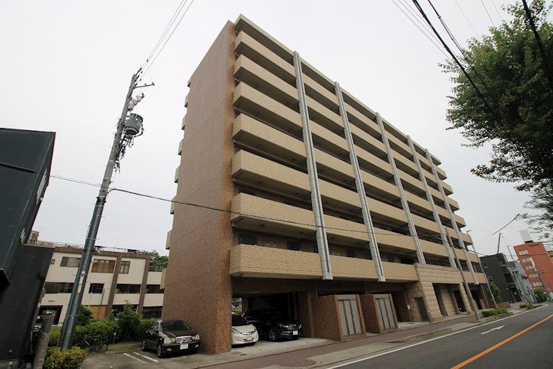 【名古屋市西区城西のマンションの建物外観】