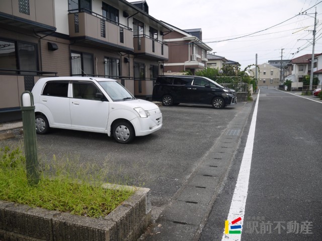 【ノーブルヨコオＡの駐車場】