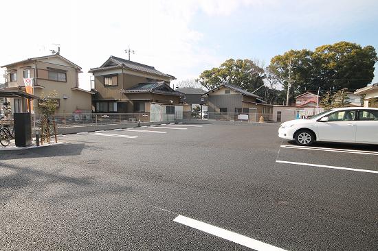 【春日井市小木田町のアパートの駐車場】