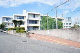 【豊中市上新田のマンションの小学校】