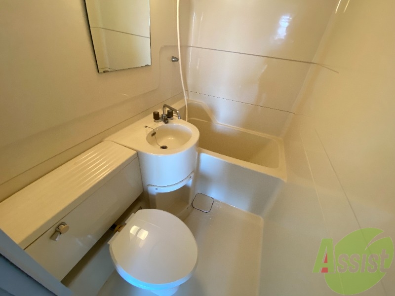 バス・シャワールーム　浴槽になります。暖かいお湯で体を癒せますね。