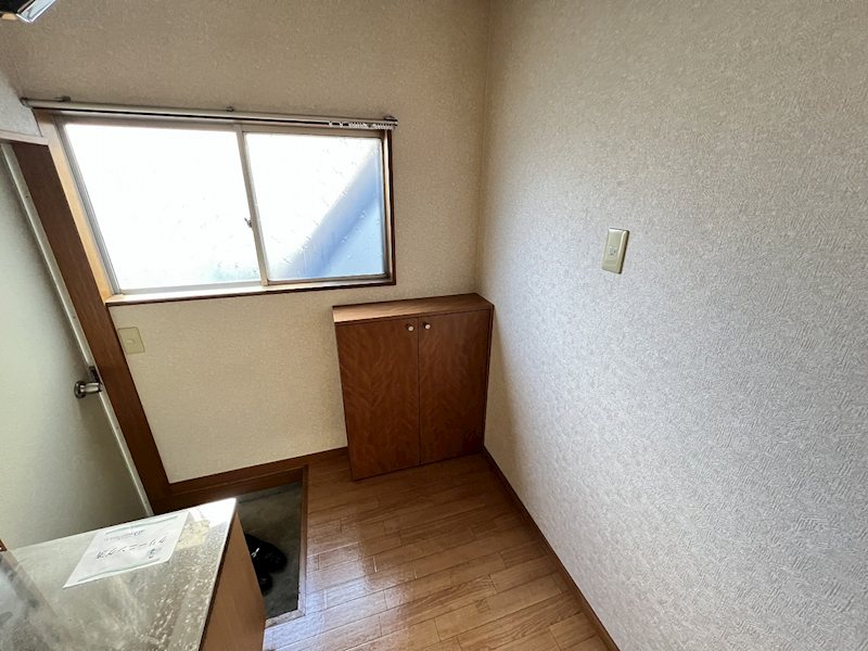 玄関　広々玄関、玄関収納もあります