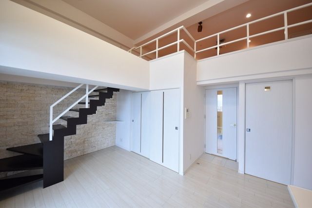 その他設備　ホワイトフローリングで明るいお部屋です