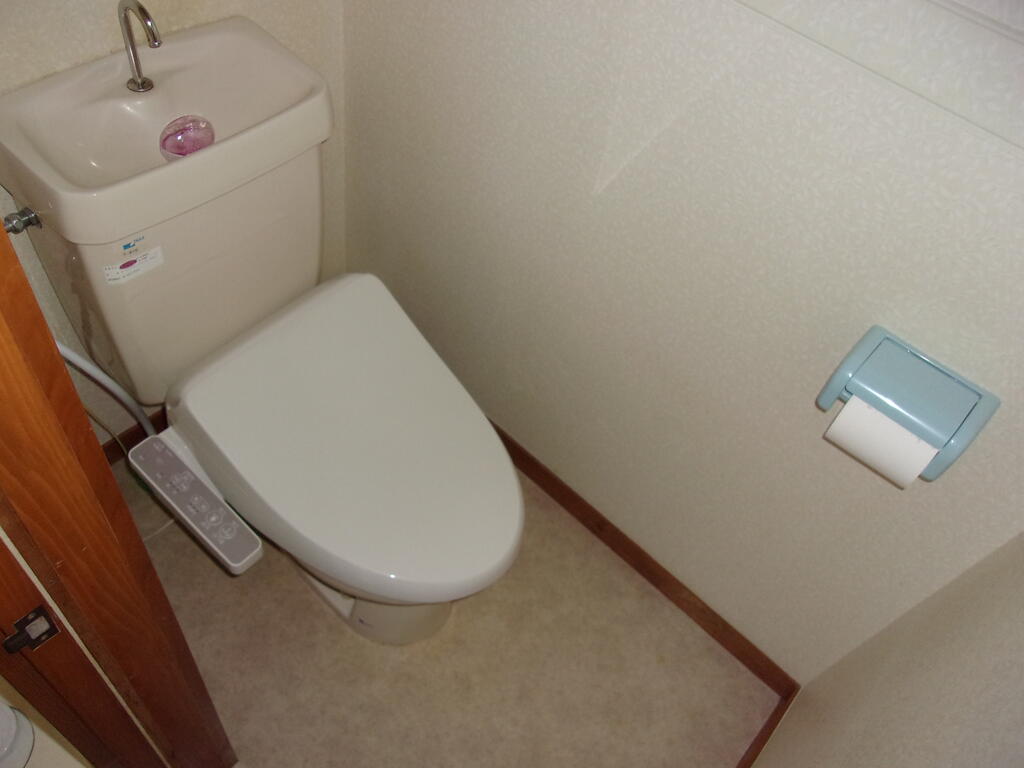 トイレ　（参考）他室の写真を使用しています。現況優先となります。