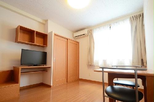 居室・リビング　備品や設備仕様は号室等により異なります現地をご確認下さい。