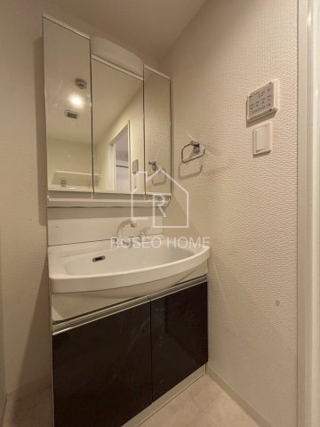 洗面設備　同マンション別部屋：参考写真