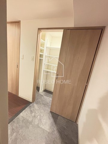 玄関　同マンション別部屋：参考写真