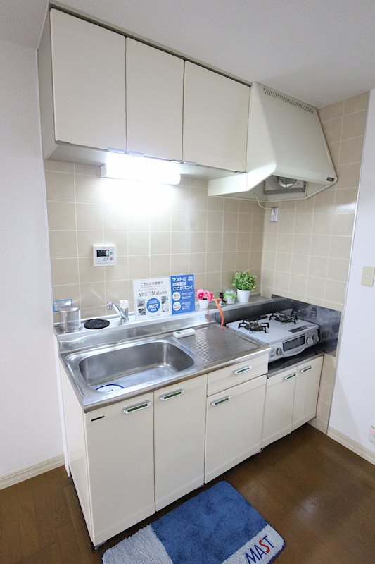 キッチン　調理器具もたくさん収納できます。