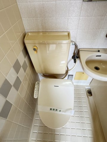 トイレ　☆温水洗浄暖房便座付トイレ☆