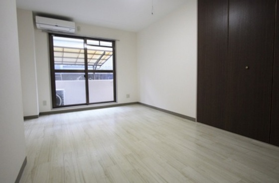 居室・リビング　※他号室の写真です