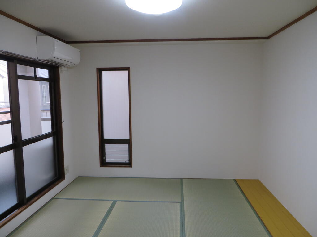 トミタビルの居間写真