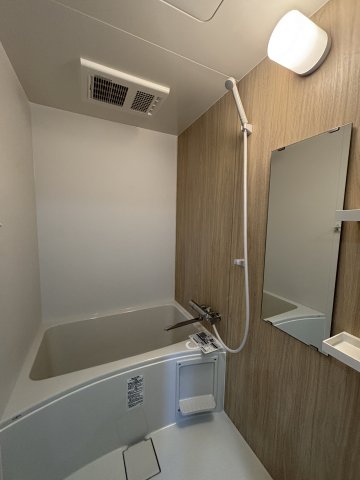 バス・シャワールーム　※工事中の写真です。