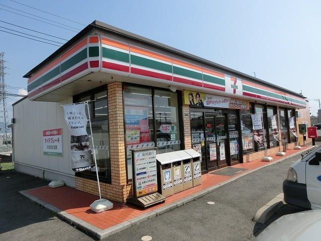コンビニ　セブンイレブン八幡ひびき店（コンビニ）まで680m