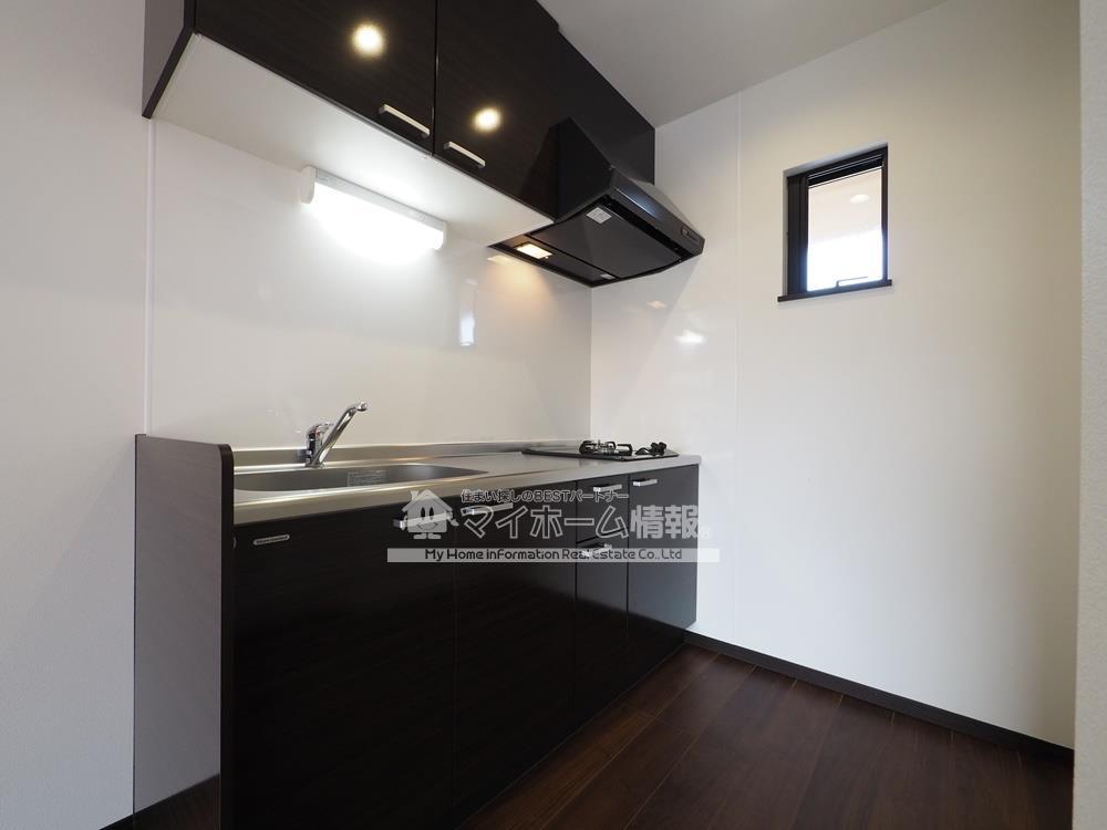 キッチン　※内観写真はE号を引用しており、内装が異なる場合がございます