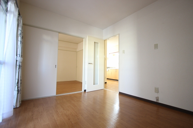 居室・リビング　同物件別号室