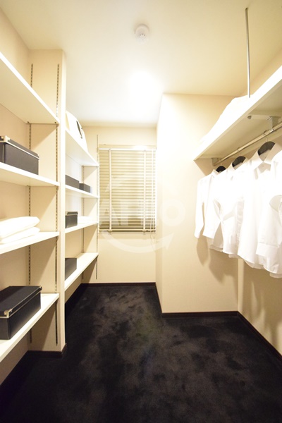 収納　セイワパレス玉造　ウオークインクローゼット