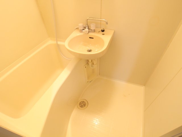 バス・シャワールーム　ゆったり過ごせるお風呂です