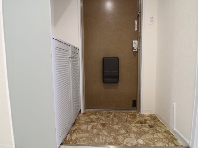 玄関　収納もある玄関です