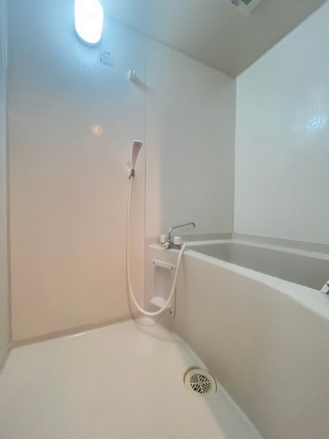 バス・シャワールーム　日々の暮らしに欠かせないお風呂です