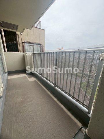 バルコニー　お洗濯にも便利なバルコニー付き