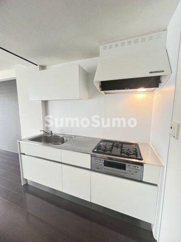 キッチン　コンパクトなキッチンで掃除もラクラク