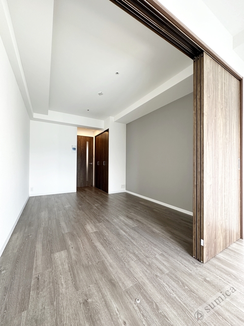 居室・リビング　アクセントクロスがオシャレを演出♪♪