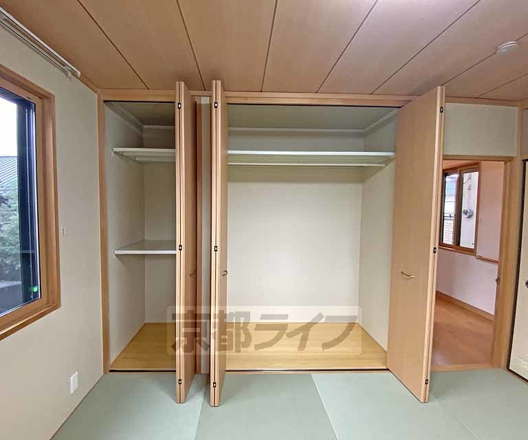 収納　２階の和室のクローゼットです。