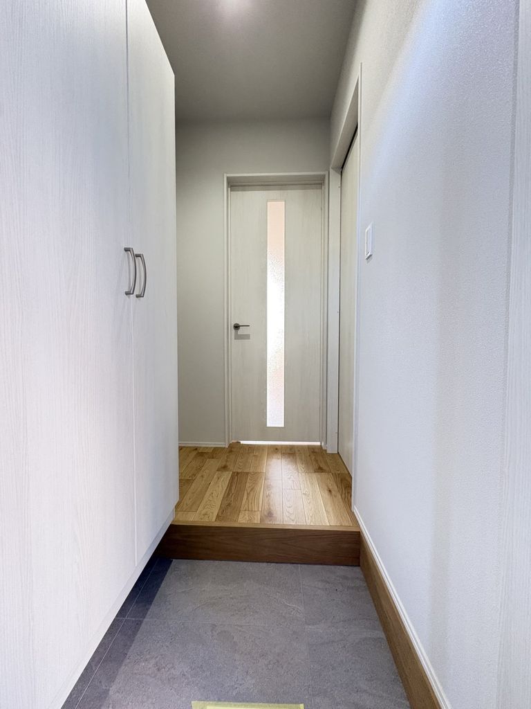 玄関　※建築中の写真です