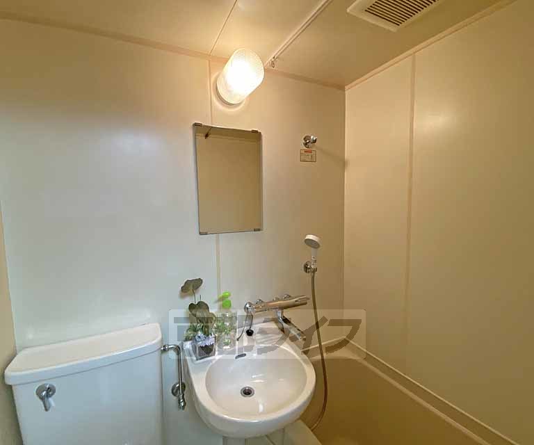 洗面設備　ユニットバスの洗面です。