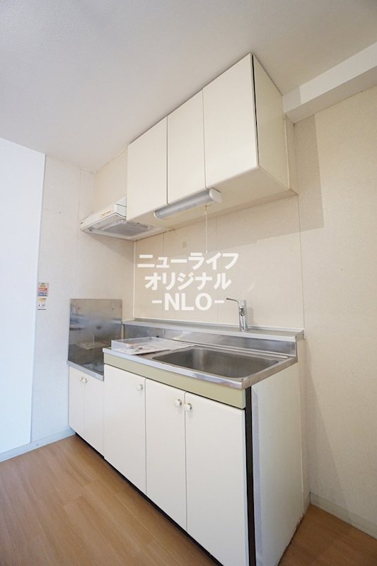 キッチン　※同タイプ別室画像参照に付き現況優先