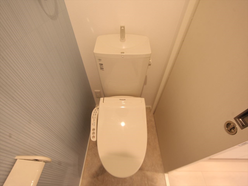 トイレ　温水洗浄暖房便座付トイレ