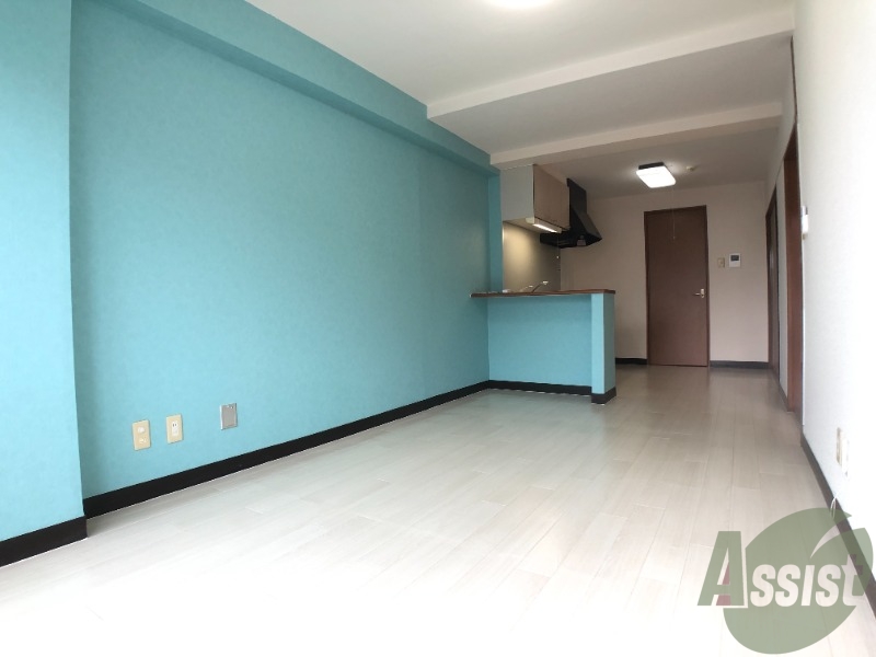 居室・リビング　１２畳広いリビングで、ホームパーティーができそうですね。