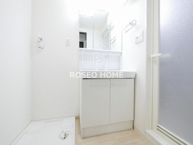 洗面設備　同マンション別部屋：参考写真