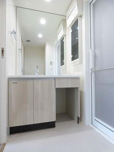 洗面設備　忙しい朝にも便利な独立洗面台★