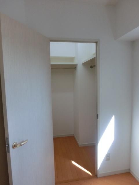 収納　奥行たっぷりのウォークインクローゼット2か所