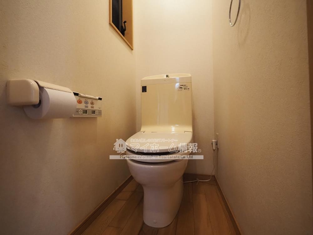 トイレ　※内観写真は101号を引用しており、内装が異なる場合がござい