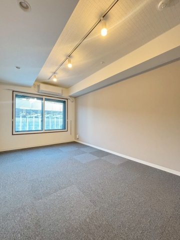 居室・リビング　居室は防音床、防音壁、防音天井となっており、コンクリートの厚