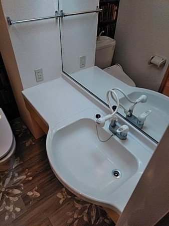 洗面設備　洗髪洗面化粧台です。
