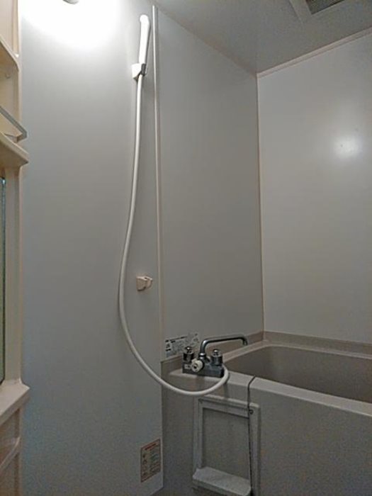 バス・シャワールーム　ゆったり入れるお風呂です。