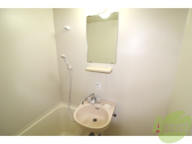 洗面設備　鏡付き洗面台で、身支度にも便利！