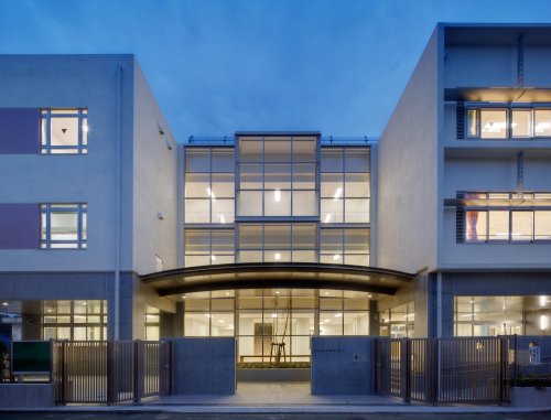 小学校　世田谷区立桜町小学校（小学校）まで560m