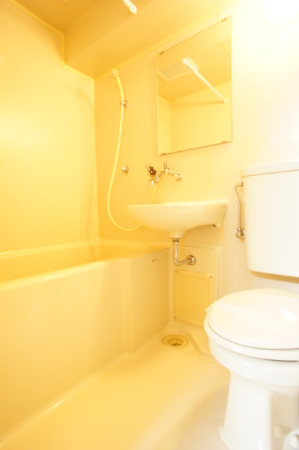 バス・シャワールーム　丸洗い可能！お掃除ラクラクの洗面台付き３点ユニットです☆